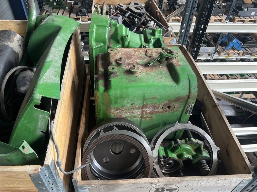 John Deere 7820 Трактори