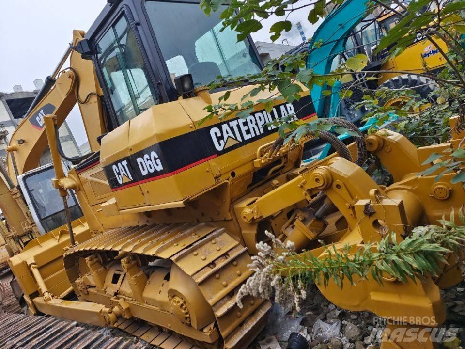 CAT D6G Верижни булдозери
