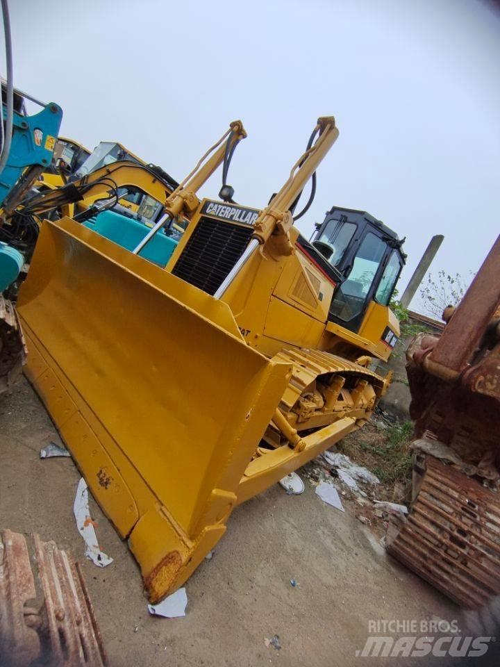 CAT D6G Верижни булдозери
