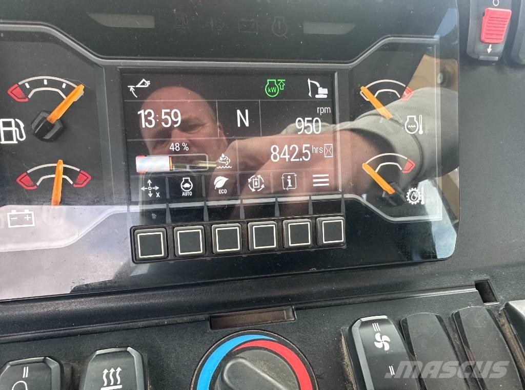 CAT 432 Товарач със заден ексватор