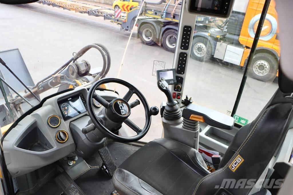 JCB 427 HT T4F Колесни товарачи