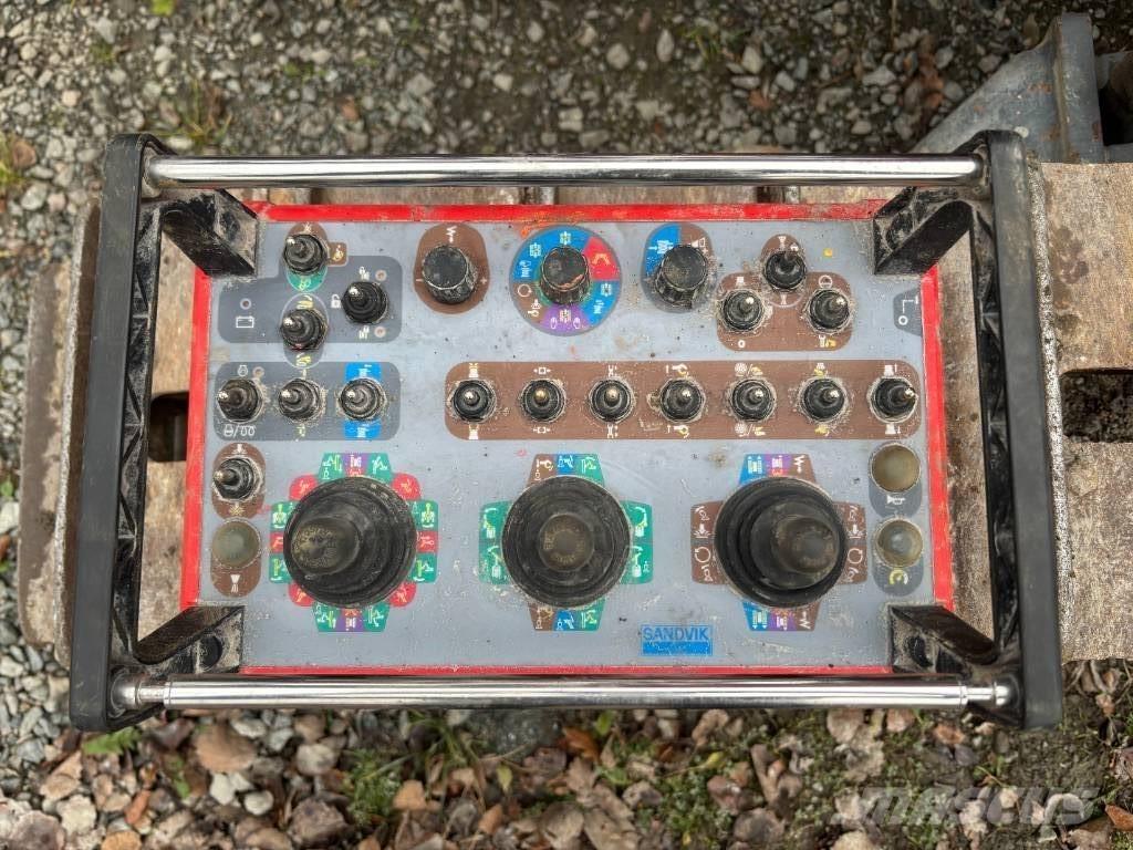 Sandvik Dino DC400Ri Апаратура за повърхностна редова сеидба