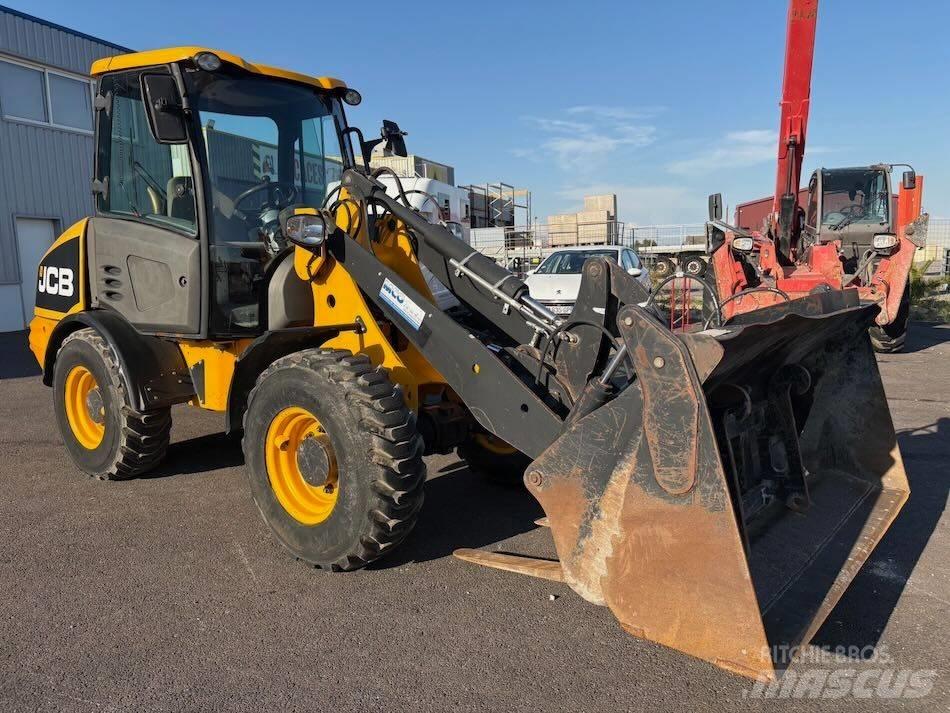 JCB 406 Колесни товарачи