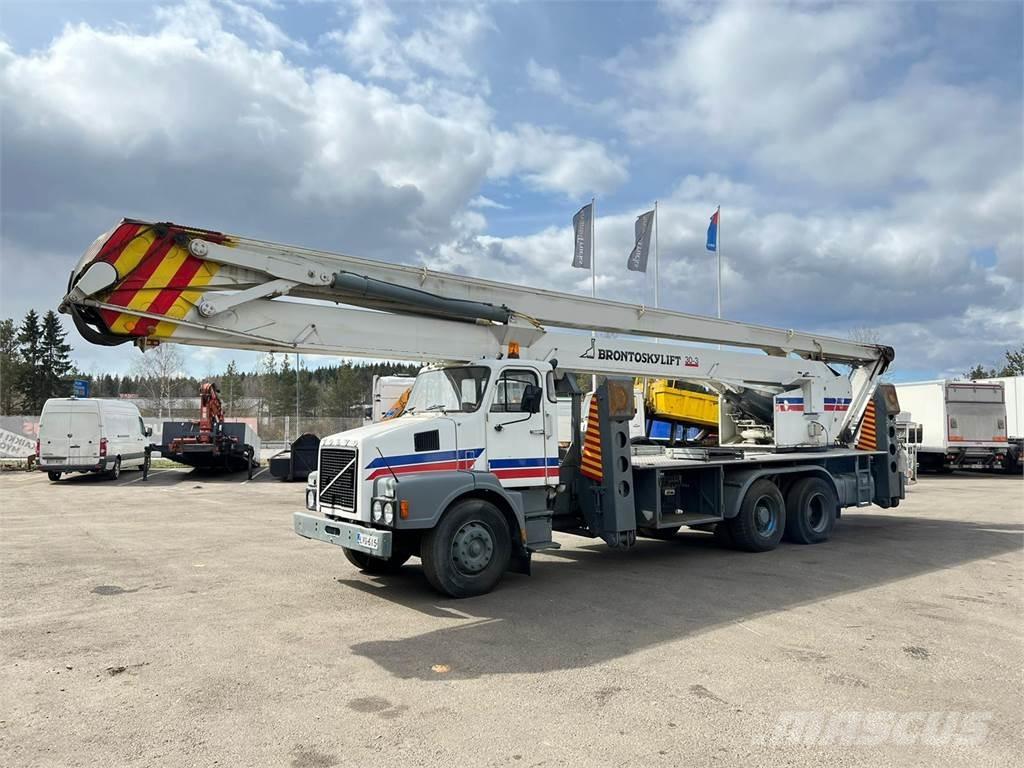 Volvo N12-1-V-6X2 Автокранове