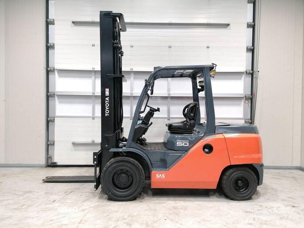 Toyota 40-8FD50N Дизелови камиони