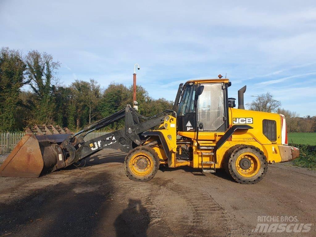 JCB 437 HT Колесни товарачи