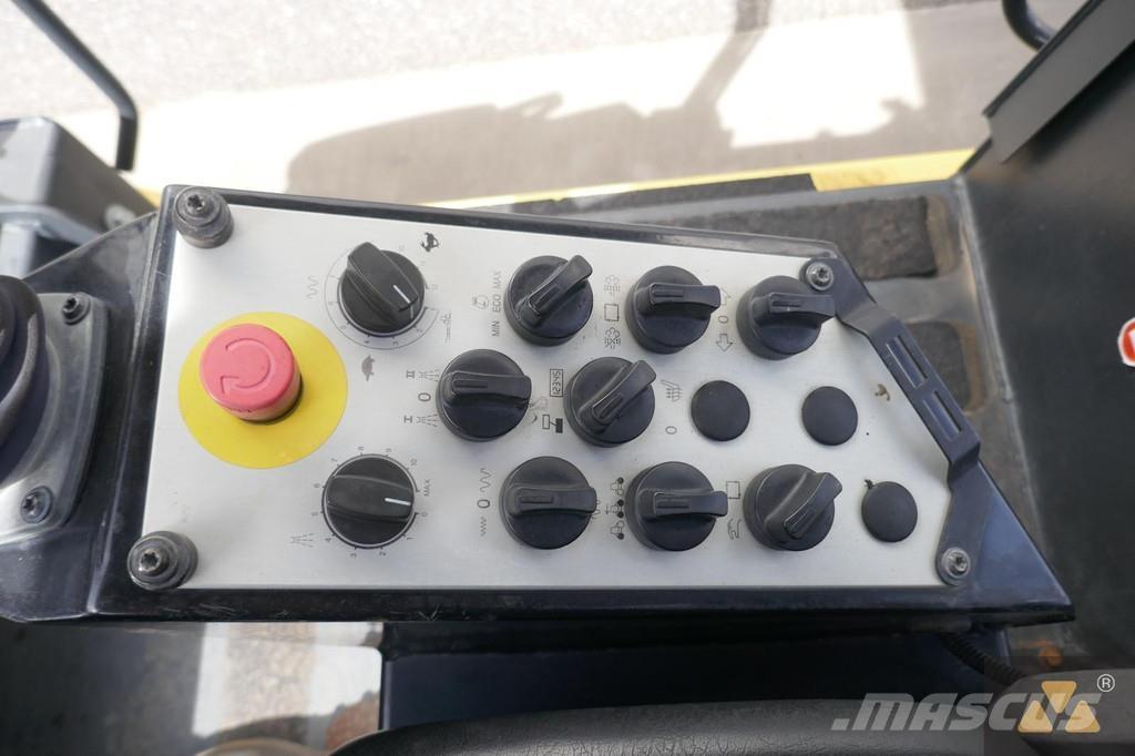 Bomag BW190AD-5 Двойни барабанни ролки
