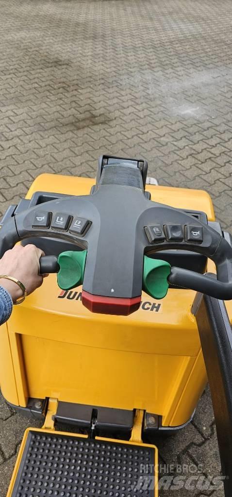 Jungheinrich ERE220 Нископовдигач
