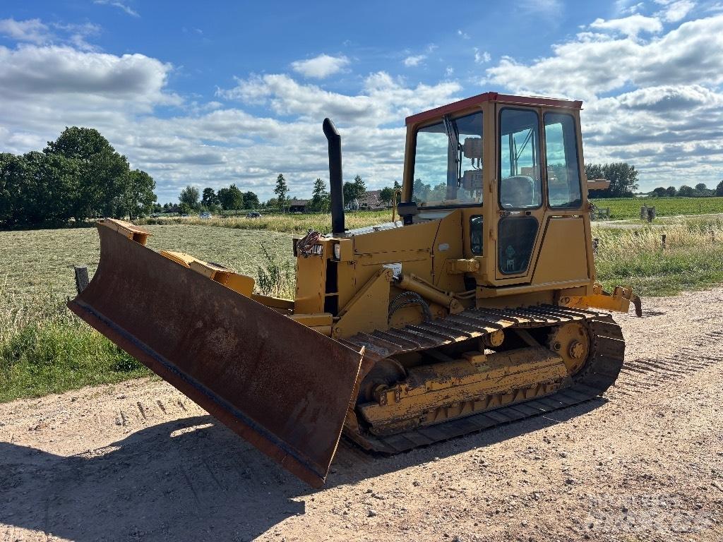 CAT D 4 C Верижни булдозери
