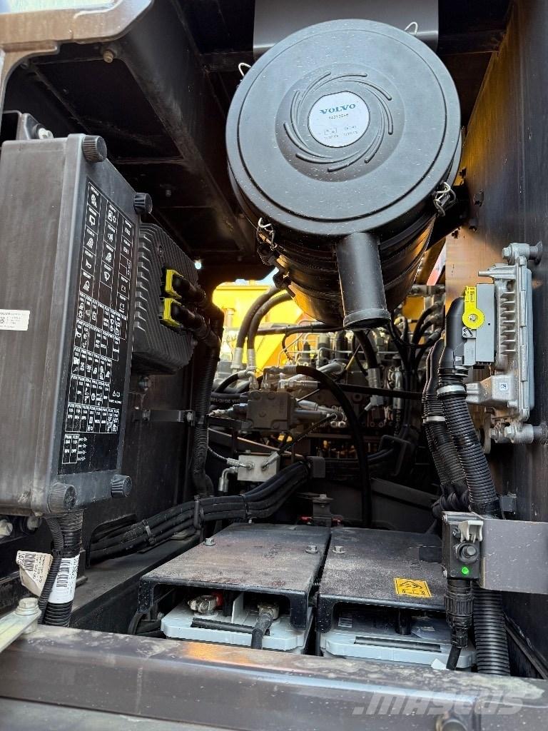 Volvo EC220E Верижен екскаватор