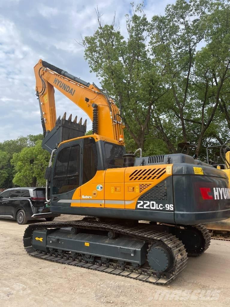 Hyundai 220LC-9S Средни екскаватори 7т - 12т