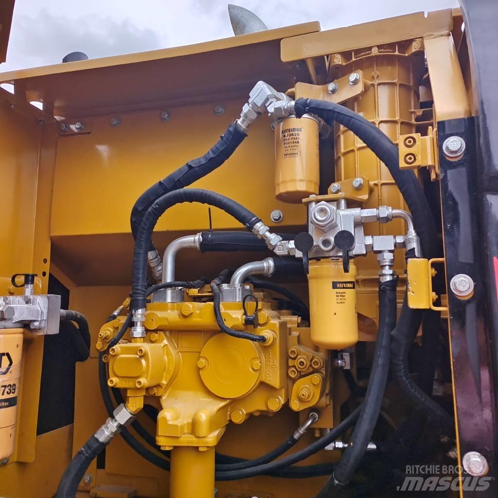CAT 320 D Верижен екскаватор