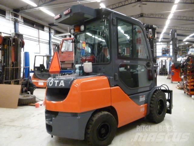 Toyota 52 - 2 - FDJF 35 Дизелови камиони