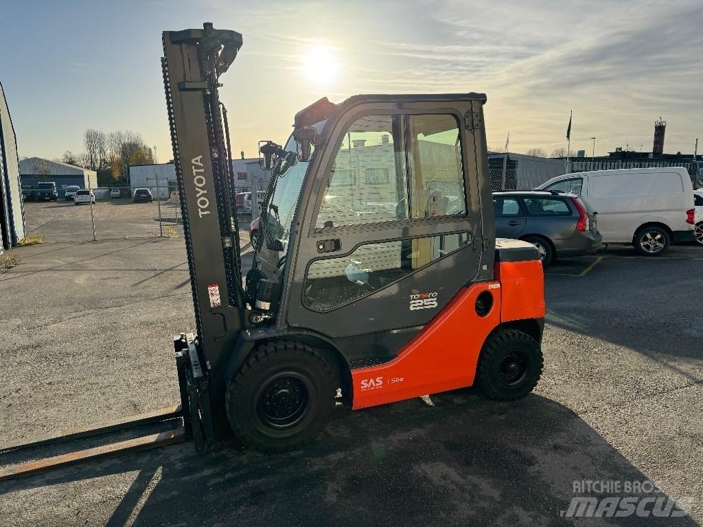 Toyota 52-8FDF25 Дизелови камиони