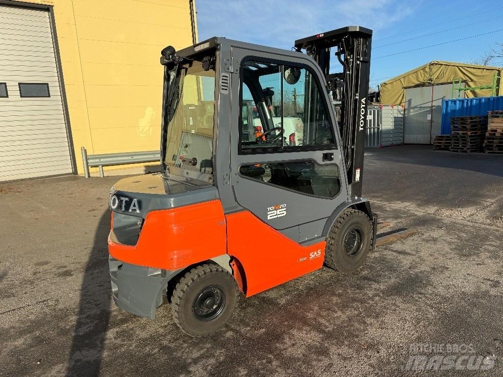Toyota 52-8FDF25 Дизелови камиони
