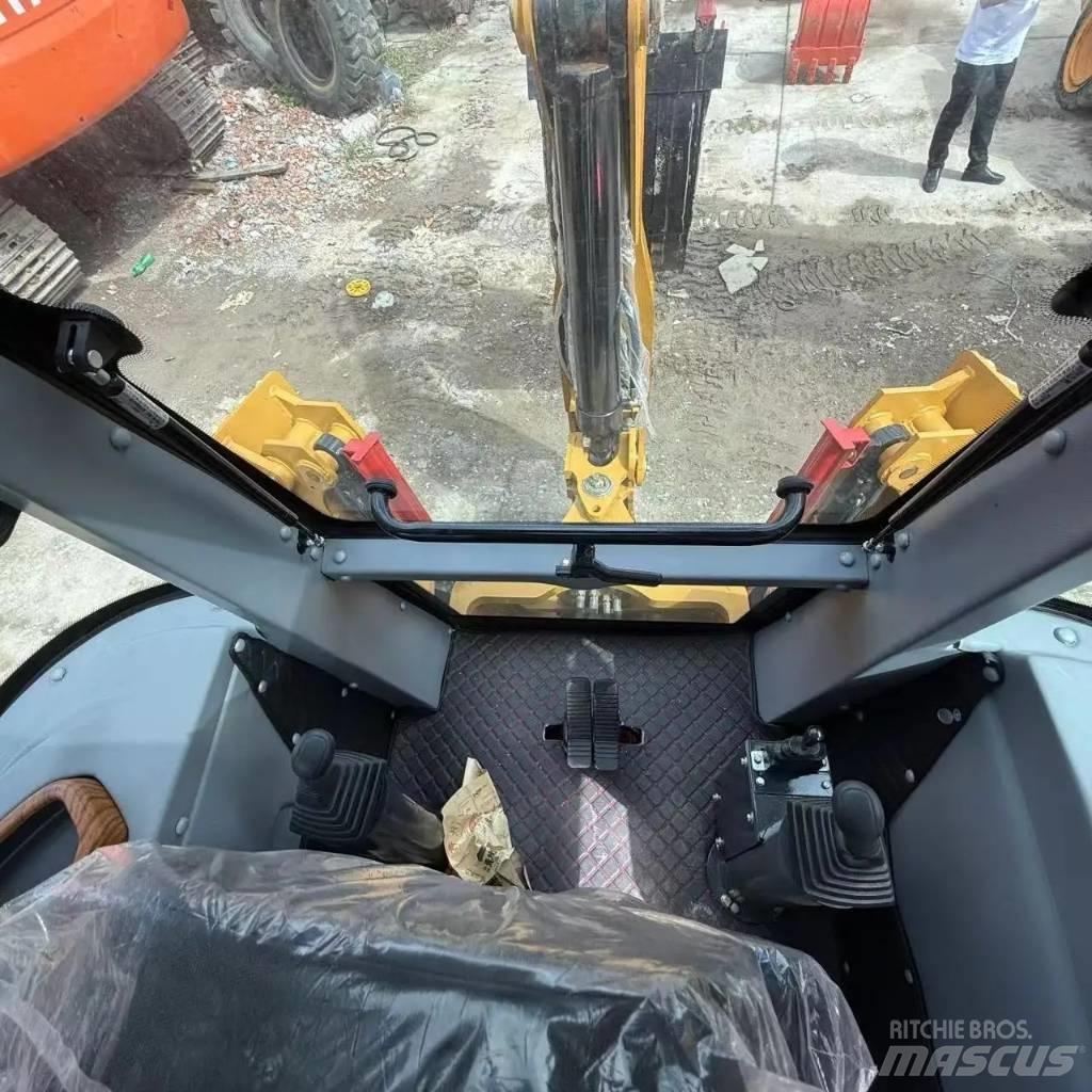 CAT 420 D Товарач със заден ексватор