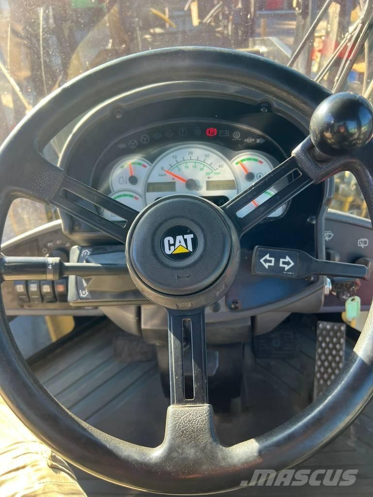 CAT IT 28 G Колесни товарачи