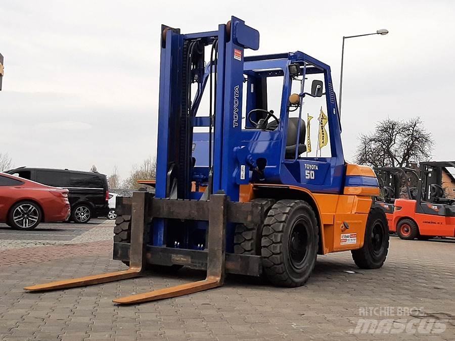 Toyota 5FDF50 Дизелови камиони