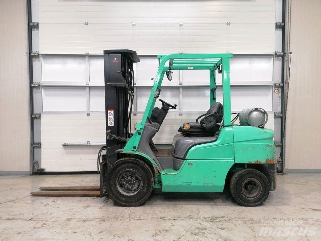 Mitsubishi FG35NT Камиони с АГУ