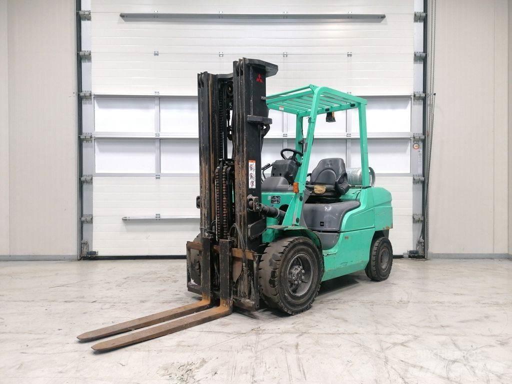 Mitsubishi FG35NT Камиони с АГУ