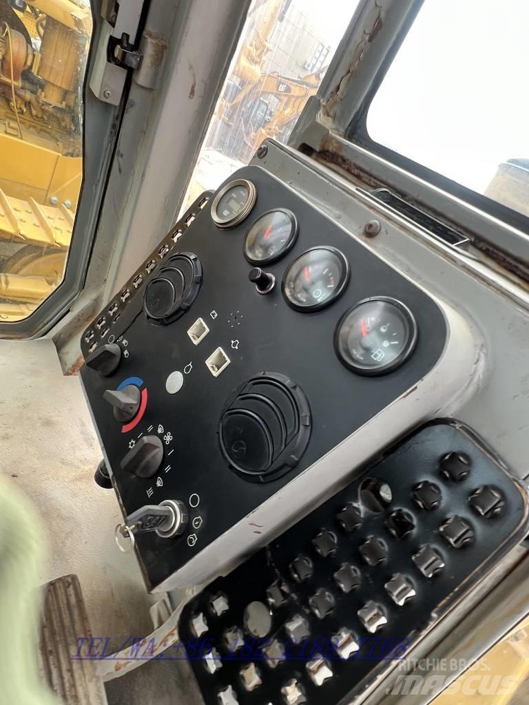 CAT D6G Верижни булдозери
