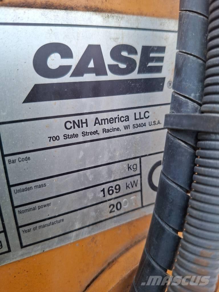 CASE 821 E Колесни товарачи