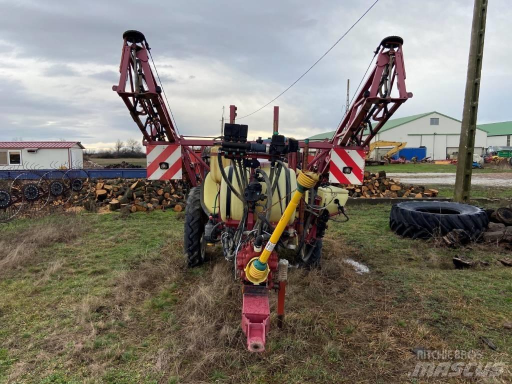 Hardi TR 2000 Прикачни пръскачки
