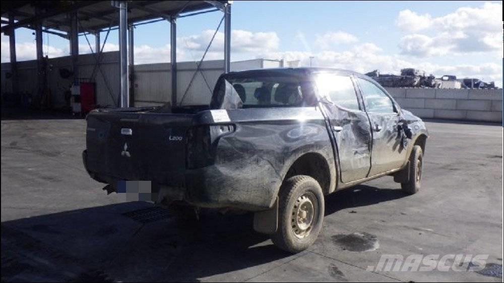 Mitsubishi L 200 4 Пикапи
