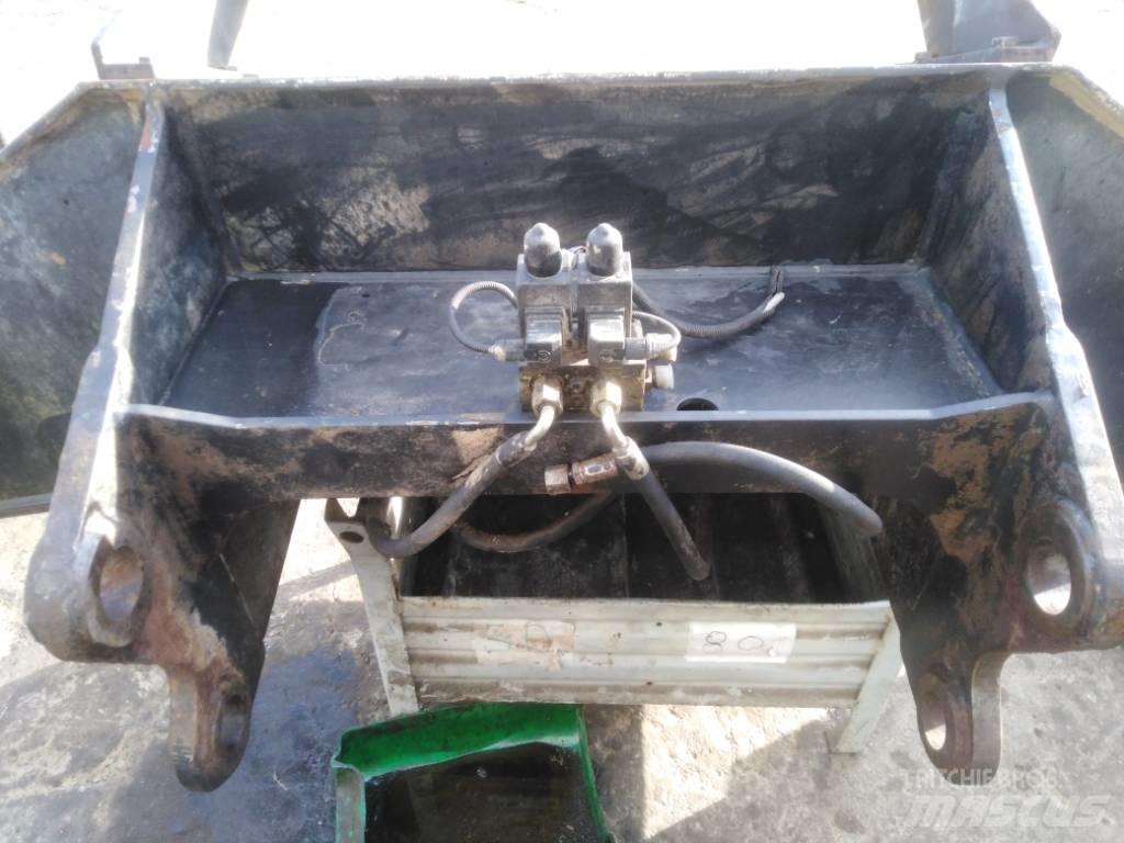 CAT M 318 Шаси