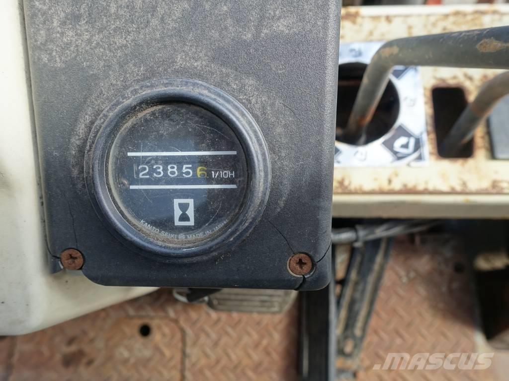 Nissan EH 02 A 20U Дизелови камиони