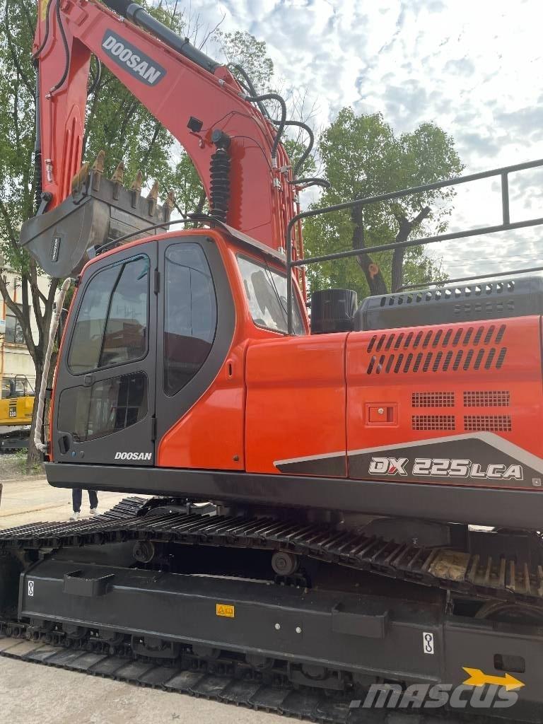 Doosan DX 225 Средни екскаватори 7т - 12т