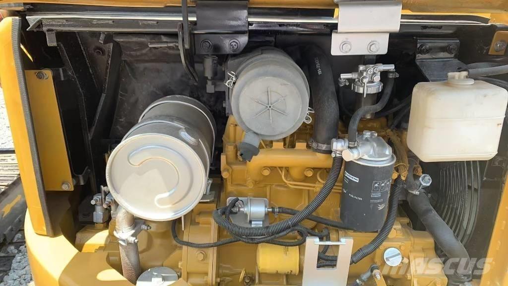 CAT 304 CR Мини екскаватори < 7 т