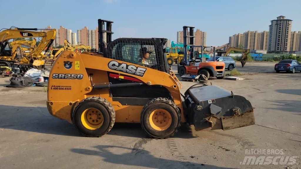 CASE SR 250 Мини товарачи
