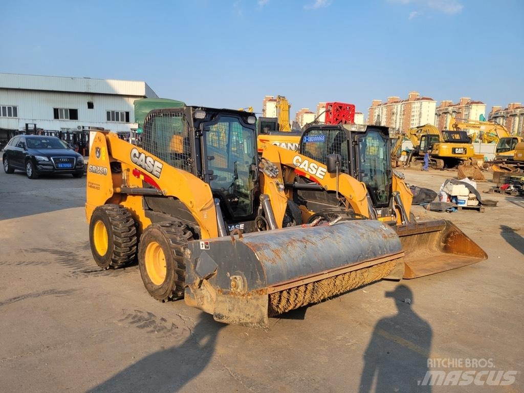 CASE SR 250 Мини товарачи
