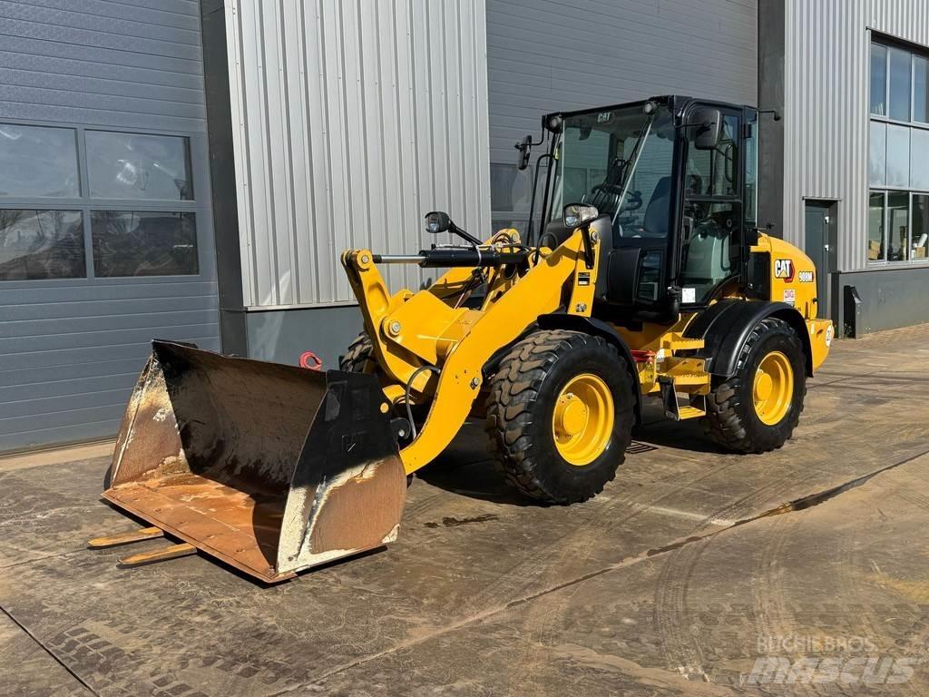 CAT 908M Колесни товарачи