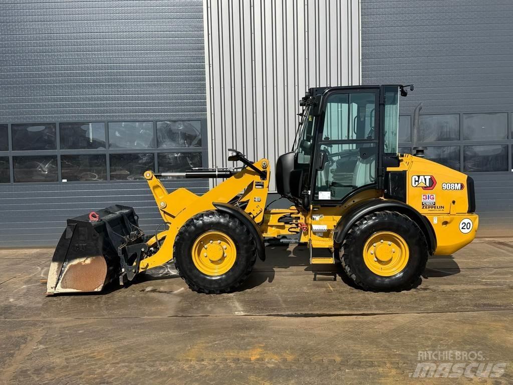 CAT 908M Колесни товарачи
