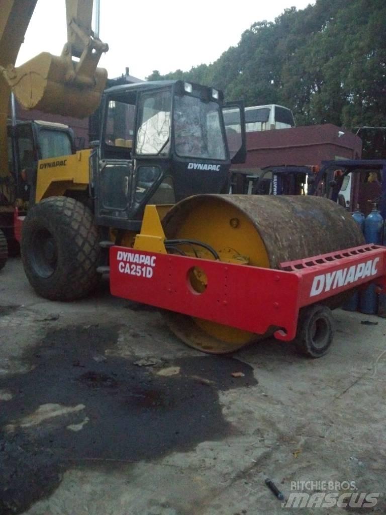 Dynapac CA 251 D Еднобарабанни ролки
