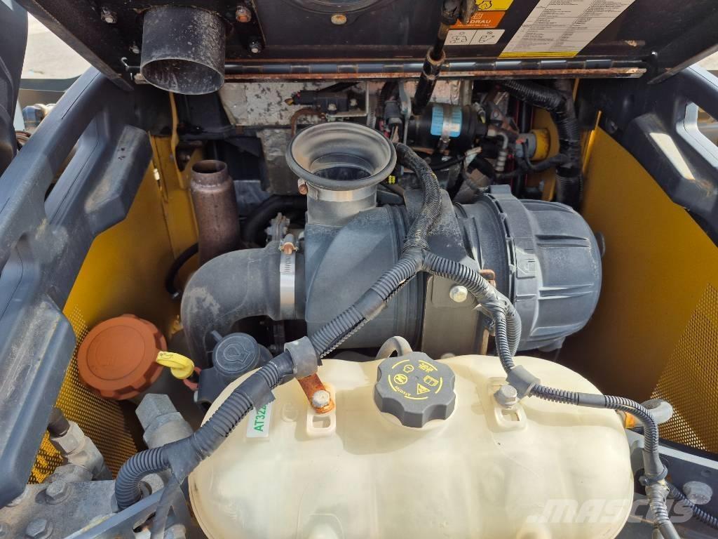 John Deere 320G Мини товарачи
