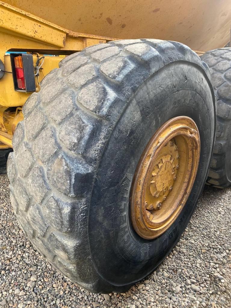 CAT 725 Дъмпери/моторни превозни средства