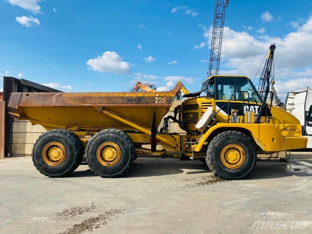 CAT 725 Дъмпери/моторни превозни средства