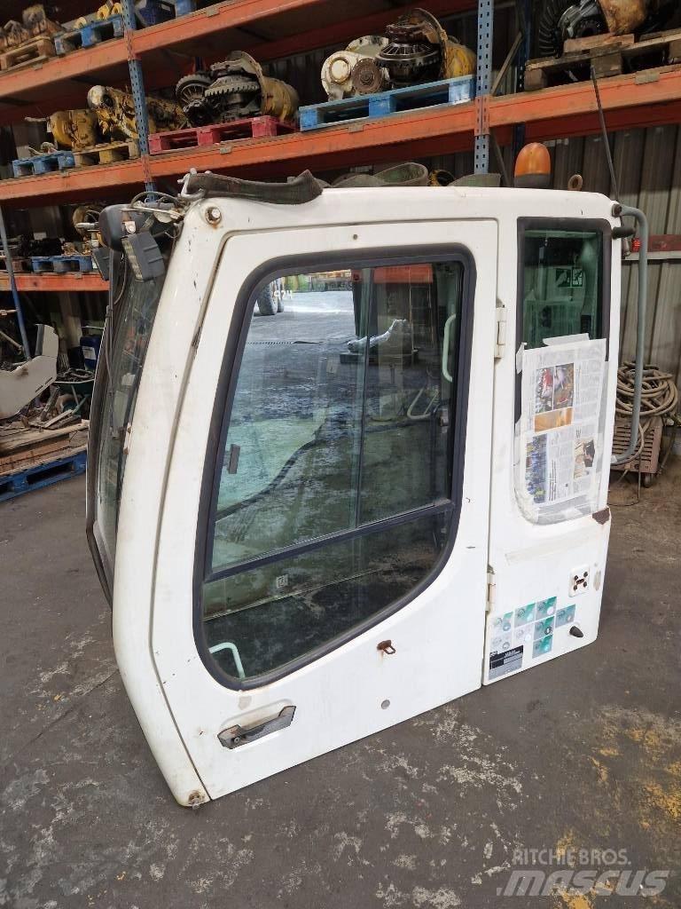 Liebherr A 904 C Кабина