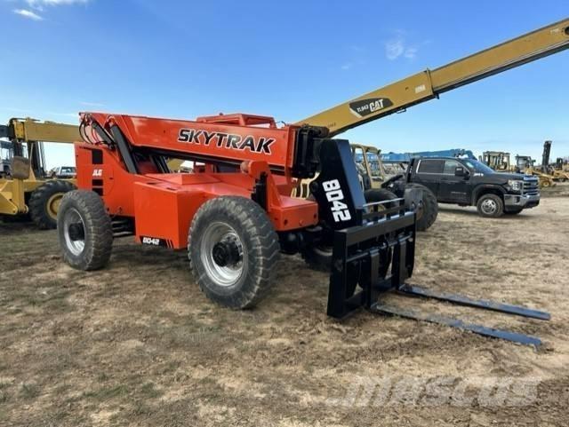 SkyTrak 8042 Телескопични товарачи