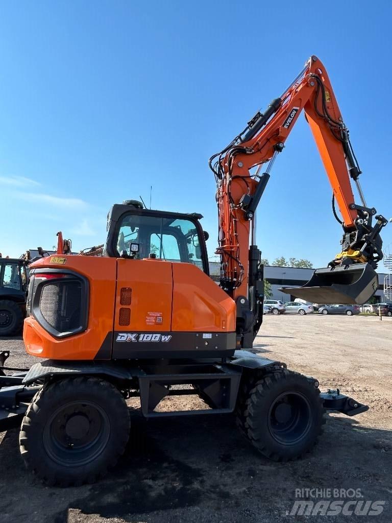 Develon DX 100 W-7 Колесни екскаватори