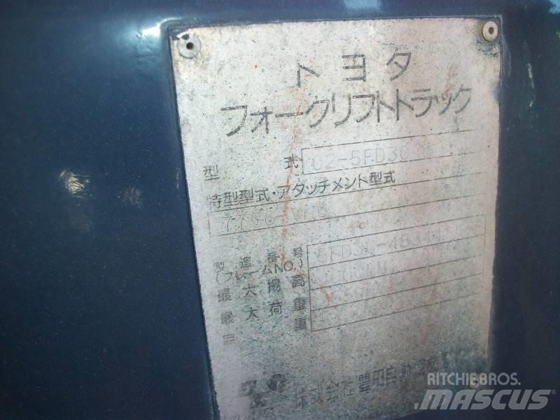Toyota 5 FD 30 Дизелови камиони