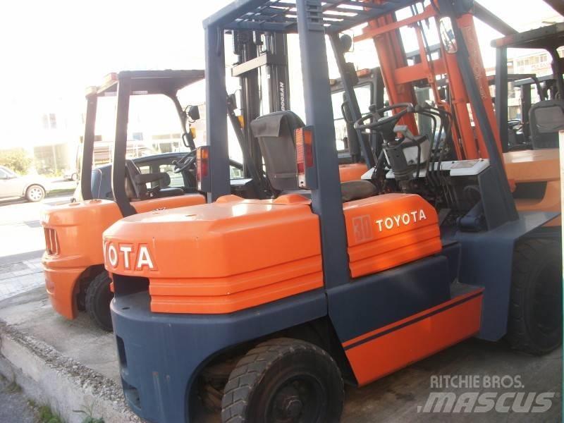 Toyota 5 FD 30 Дизелови камиони
