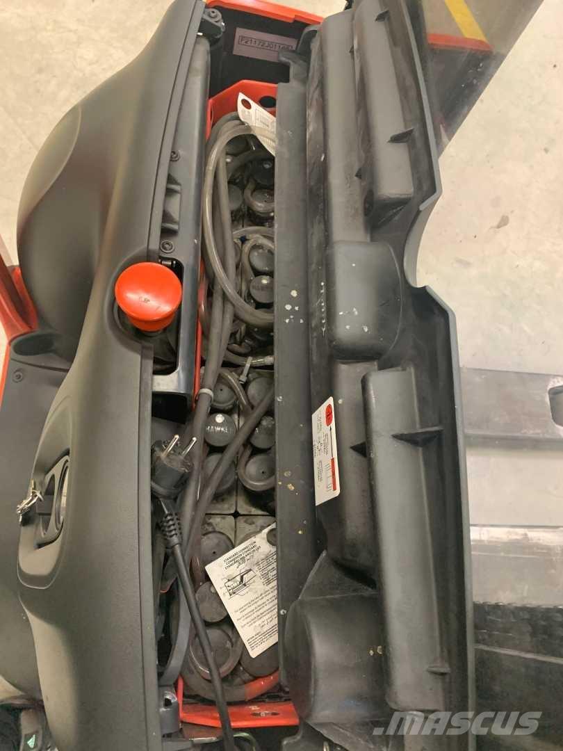 Linde L12 Колички високоповдигачи с теглич