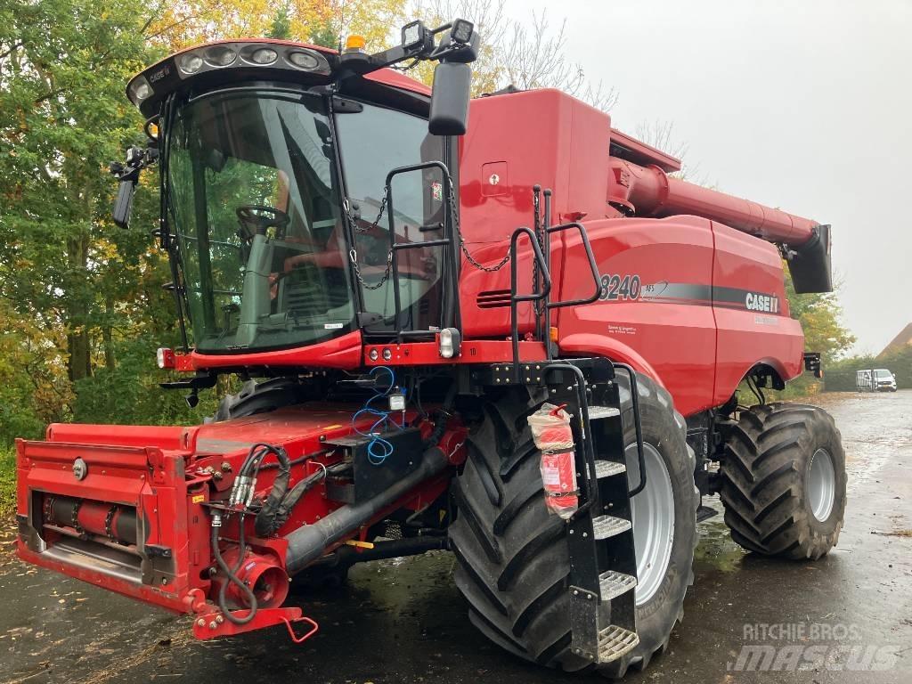 Case IH Axial 8240 Комбайни