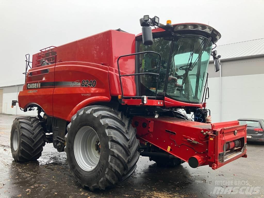Case IH Axial 8240 Комбайни