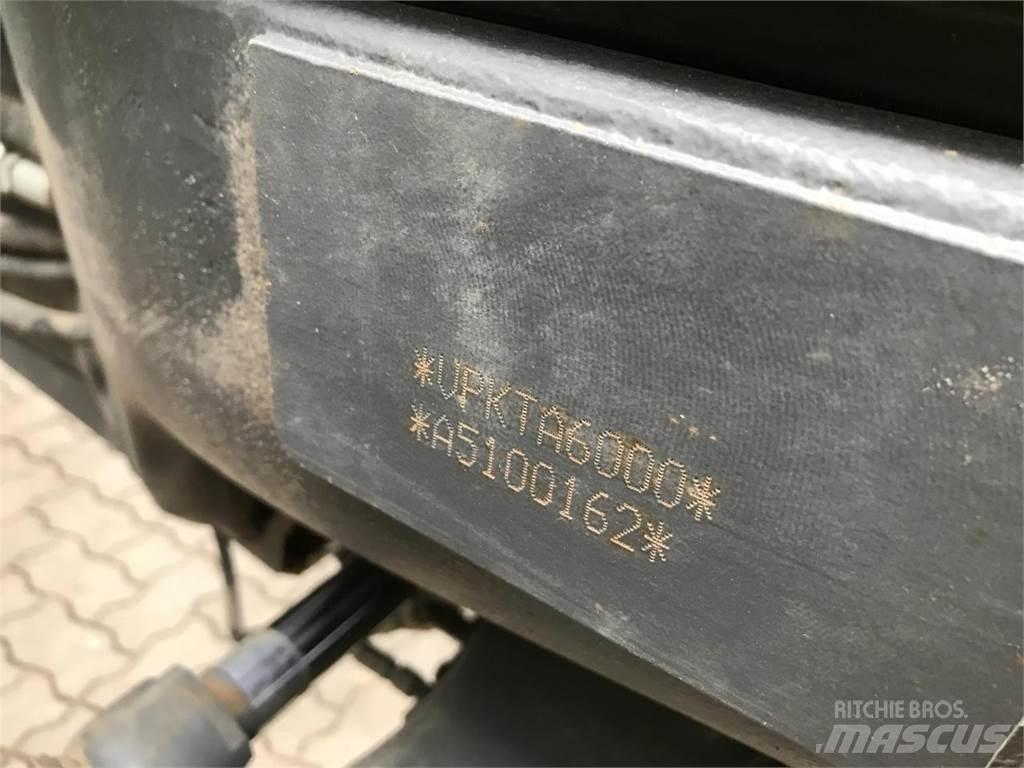 CLAAS Axion 870 Трактори
