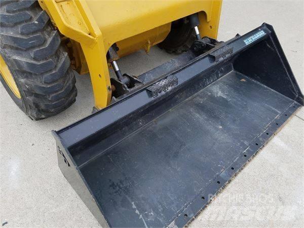 CAT 272 D Мини товарачи

